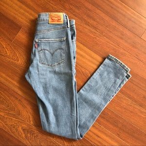 Women’s Levi’s 311 - size 26